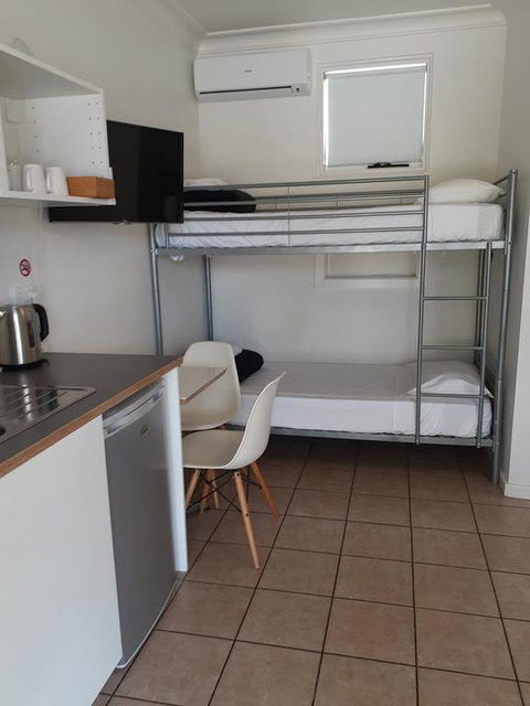 Belmont Palms Motel - Tourism Noosa 2