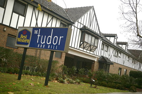 Best Western Plus The Tudor Box Hill - Tourism Noosa 0