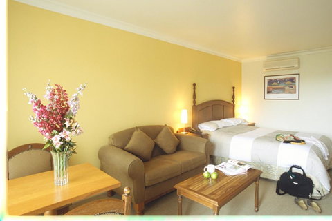 Best Western Plus The Tudor Box Hill - Tourism Noosa 2
