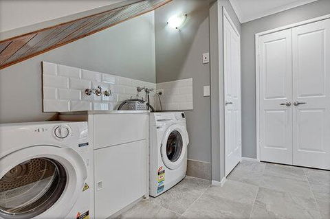 Beulah House Luxurious Accommodation - Tourism Noosa 3