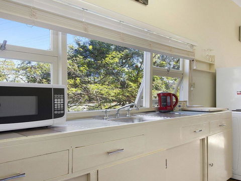 BiJ's On The Beach - 200 Metres To The Water - Tourism Noosa 2