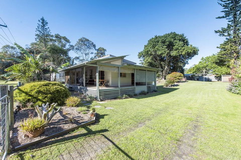 Bird Song - Iluka, NSW - Tourism Noosa 0