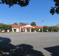 Bishops Lodge Narrandera - Tourism Noosa