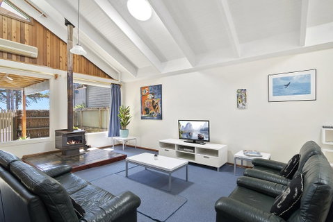 Black Dolphin Waterfront Townhouse - Bay Views - Tourism Noosa 1