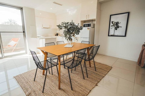 Blue Gum On First Ave - CBD Fringe, WiFi, Netflix - Tourism Noosa 2