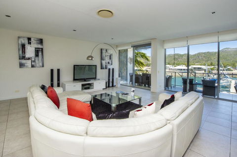Blue On Blue Penthouse Apartment 335 - Tourism Noosa 0