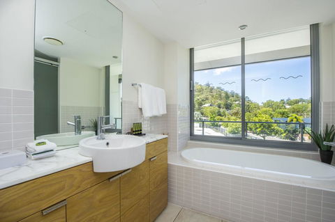 Blue On Blue Penthouse Apartment 335 - Tourism Noosa 1