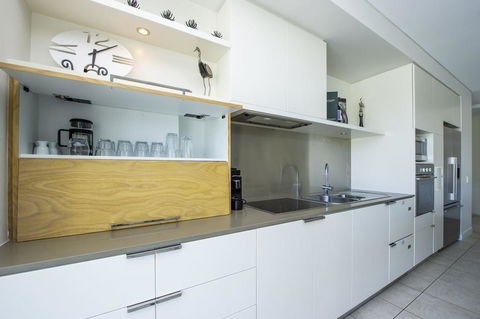 Blue On Blue Penthouse Apartment 335 - Tourism Noosa 3