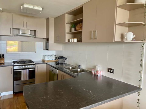 The Swan - Park & River Views Next To Perth Zoo - Tourism Noosa 3