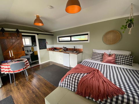 Tiny Home On A Hill - Tourism Noosa 0