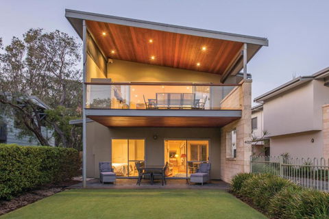 XYZ Holiday Home - Tourism Noosa 1