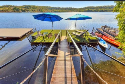 Rumah Surgah On Lake Bennett - Tourism Noosa 0