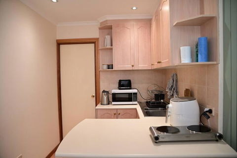 Spacious Studio In AliceSprings QueenBed+KSAirbed - Tourism Noosa 2