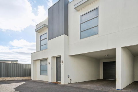 West Croydon Condo - Tourism Noosa 1