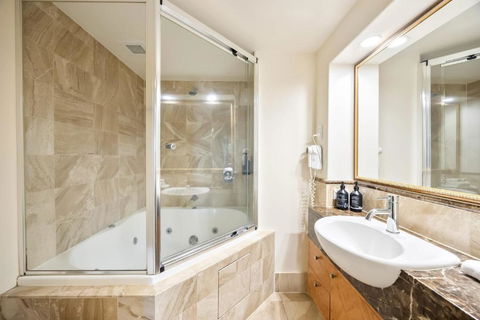 ZANZ205- Exclusive Outdoor Spa With Ocean Glimpses - Tourism Noosa 3