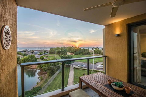 ZEN BY THE OCEAN - 1-BR Executive Biz Retreat - Tourism Noosa 0