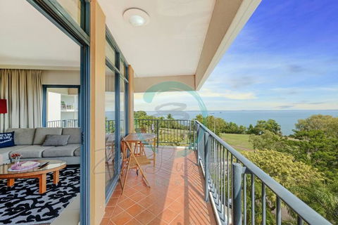 ZEN88 Esplanade: 3-BR Luxury Suite Near Waterfront - Tourism Noosa 0