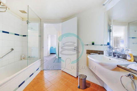 ZEN88 Esplanade: 3-BR Luxury Suite Near Waterfront - Tourism Noosa 2