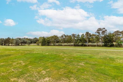 ZMITH Apartment - BROOKE, - Near AIS, GIO Stadium, UC, & Nth - Canberra Hospital - Tourism Noosa 3