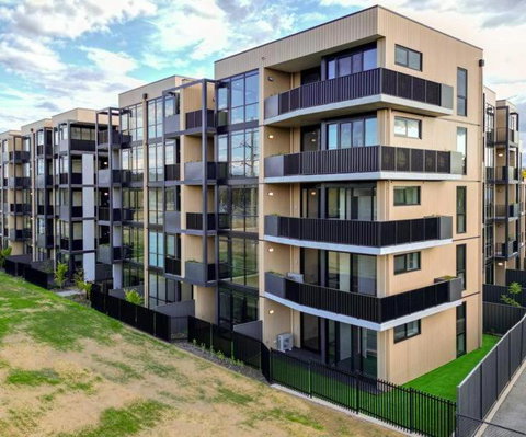 ZMITH Apartment - BROOKE, - Near AIS, GIO Stadium, UC, & Nth - Canberra Hospital - Tourism Noosa 2