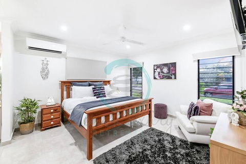 Zenhouse: 4BR Stylish Work/Family Home In Muirhead - Tourism Noosa 2