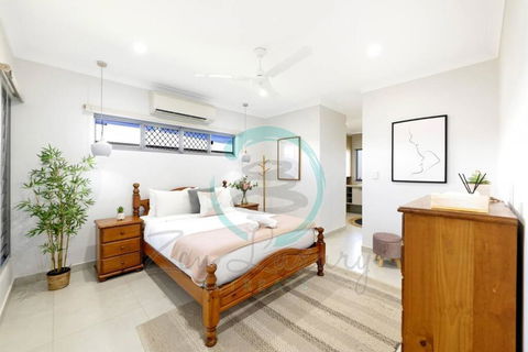 Zenhouse: Prestigous 4-BR Display Home In Muirhead - Tourism Noosa 2