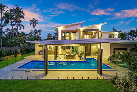 ZenLux Massive 5-BR Holiday Home - Pool - BBQ - Tourism Noosa 0