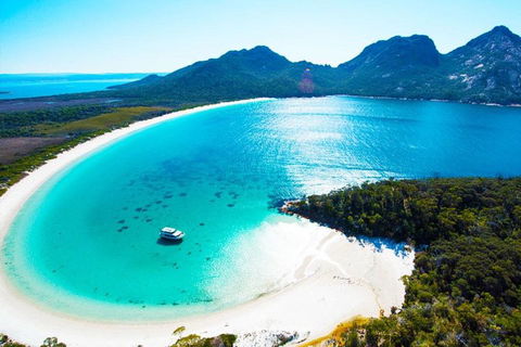 Wineglass Bay Private Charter Service - Tourism Noosa 2