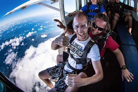 Byron Bay Tandem Sky Dive - Tourism Noosa 4