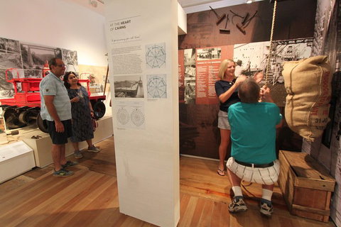 Cairns Aquarium And Small Group City Sightseeing Tour - Tourism Noosa 1