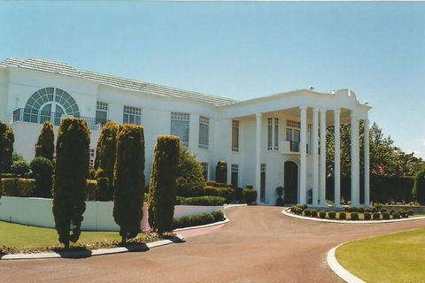 The Billionaire Club - Tourism Noosa 2